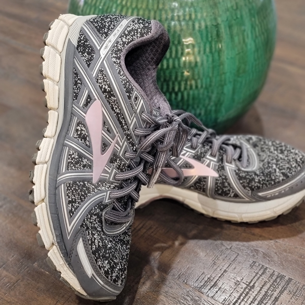 Brooks GTS Seventeen